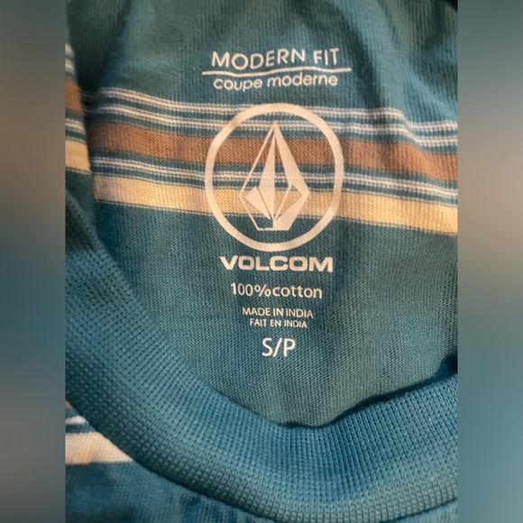 Modern striped Volcom t-shirt great condition - Picture 3 of 3